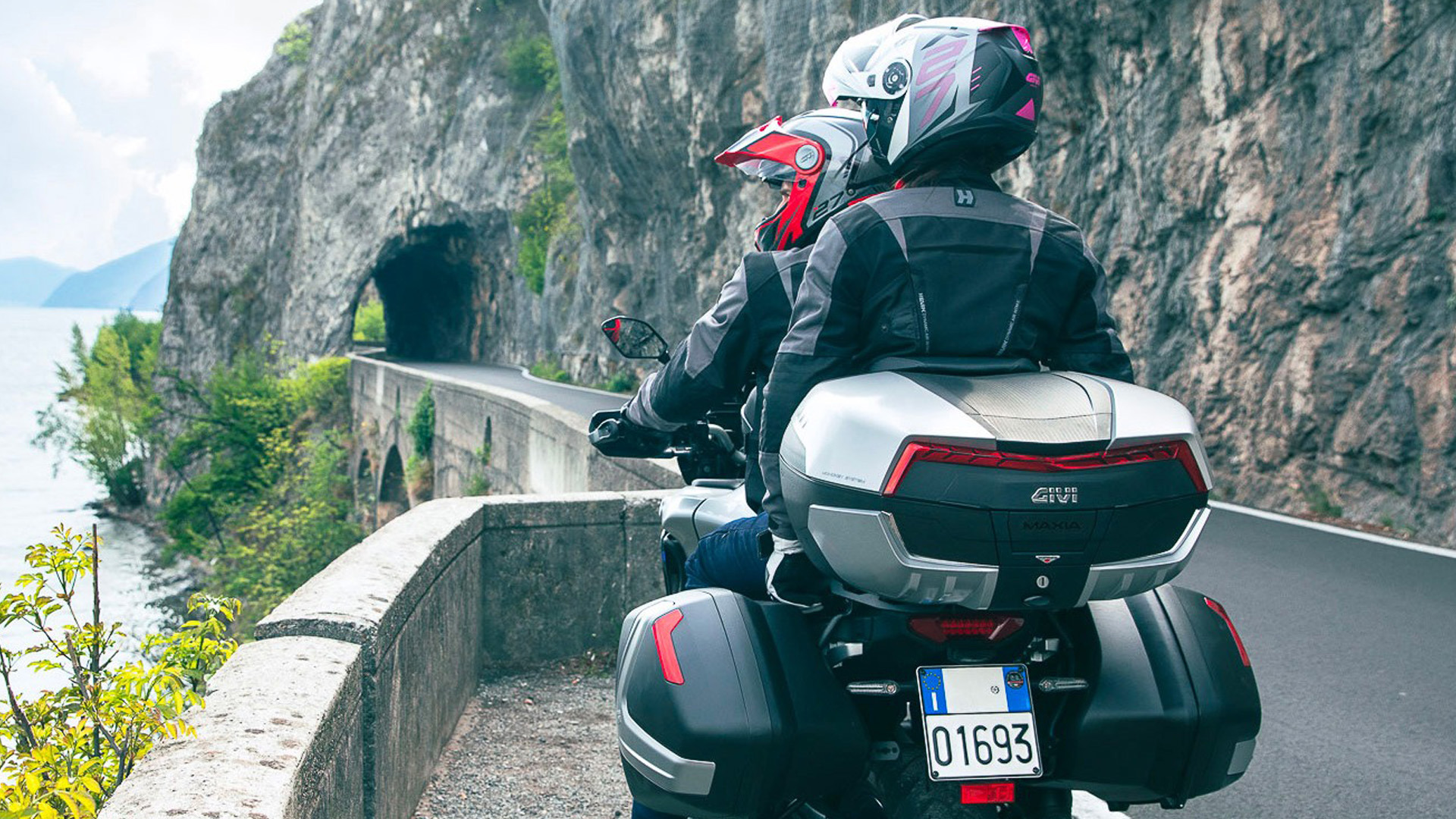 GIVI MAXIA 5 Topboks giver optimal bagageplads til motorcykelferien