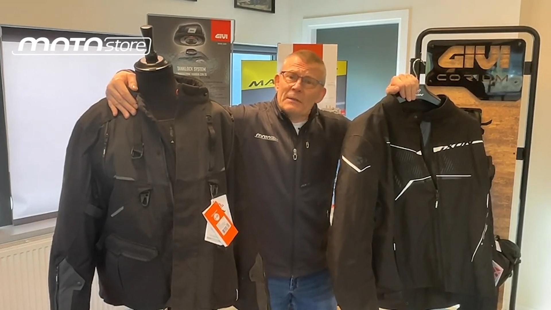 Poul fra Motostore viser tøj i store størrelser - C-sizing