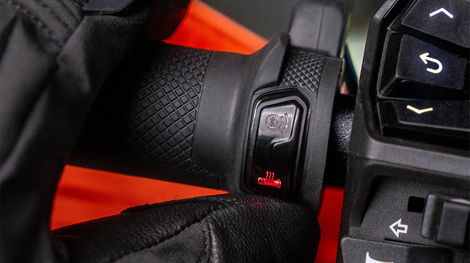 Macna Heated Grips 01