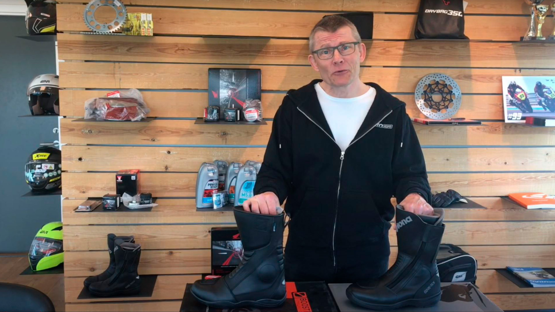 Poul fortæller om MC støvler