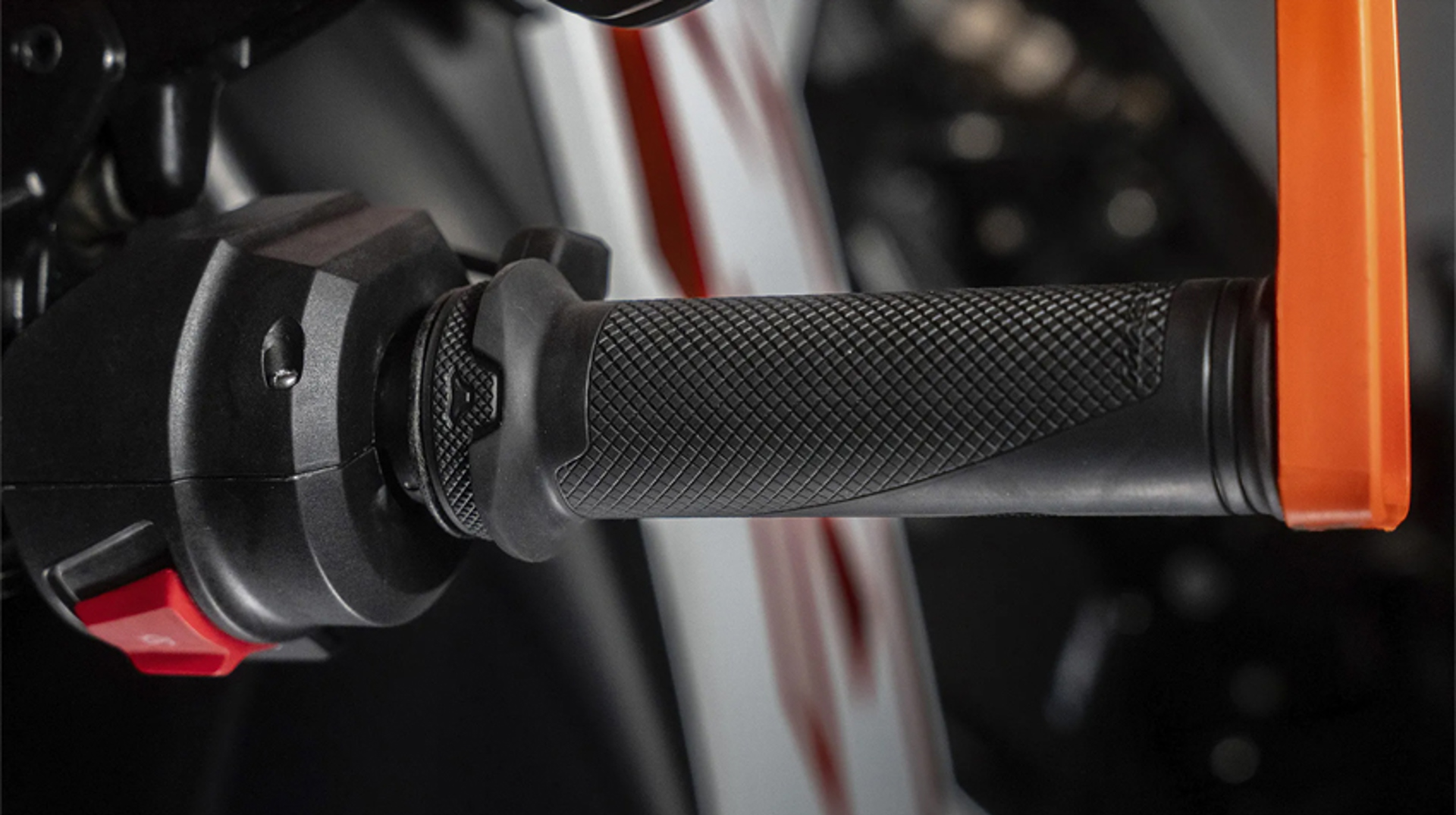 Macna Heated Grips 02